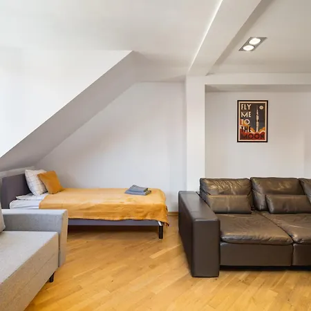 Close-golden - Huge - 13 People - 150m2 - Stare Miasto Apartment Warsaw