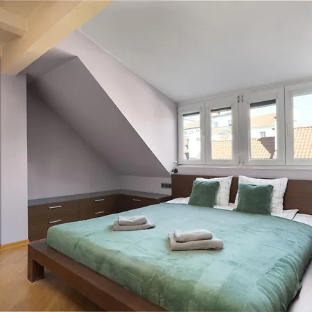 Close-golden - Huge - 13 People - 150m2 - Stare Miasto Apartment